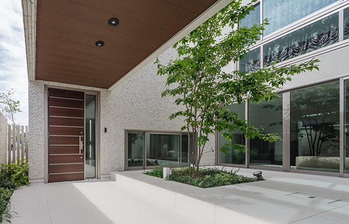 FACADE　Courthouse ＆ Garage with Office　01