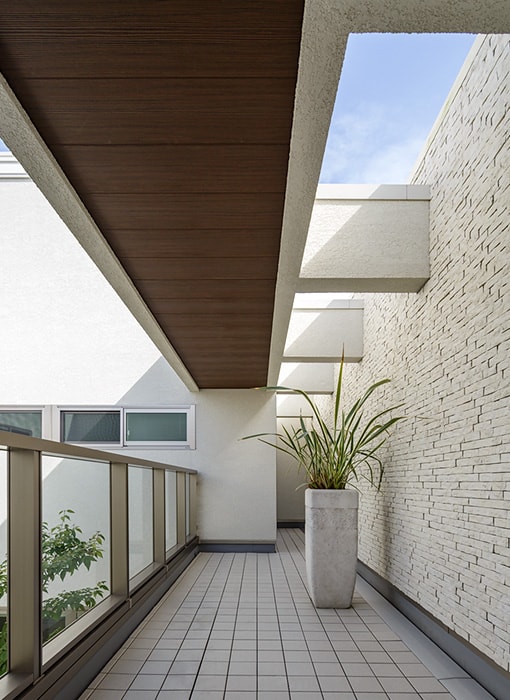 FACADE　Courthouse ＆ Garage with Office　02