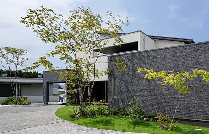 FACADE　リゾートの風が渡る家