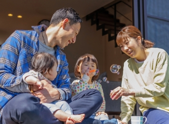 写真：K様（ご夫婦、子ども2人）