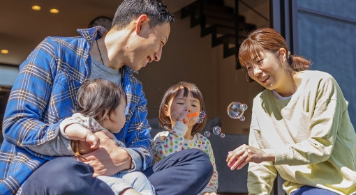 写真：K様（ご夫婦、子ども2人）