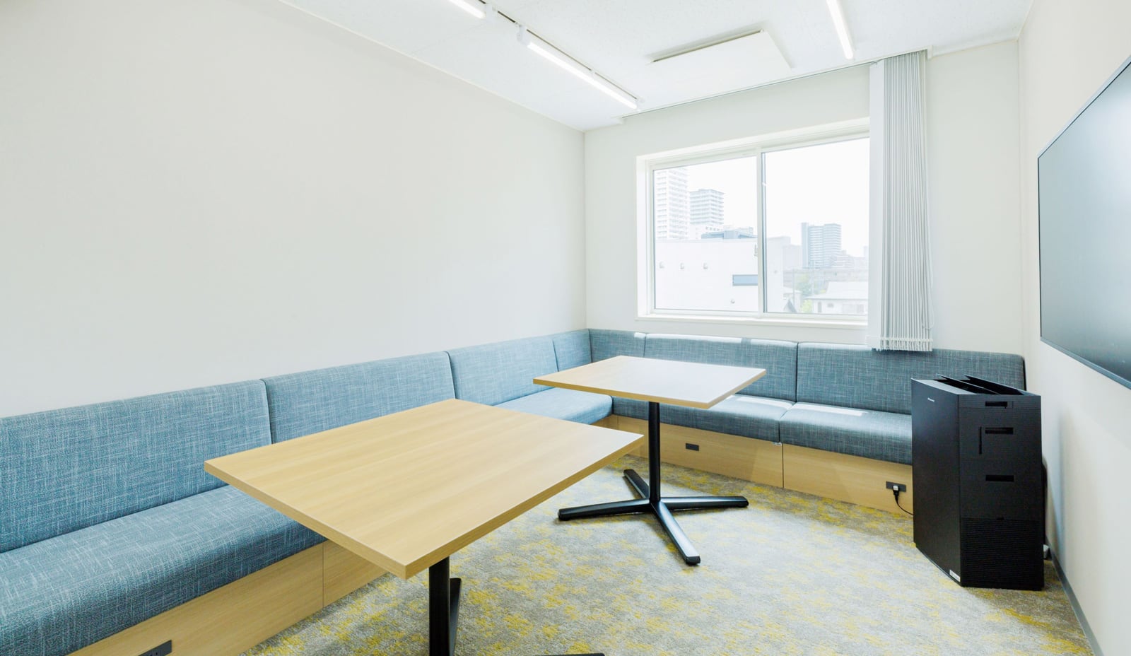 株式会社フォーバル 打合せ室 写真