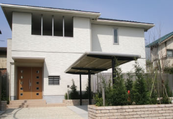 周辺の街並に美しく調和する上品な佇い