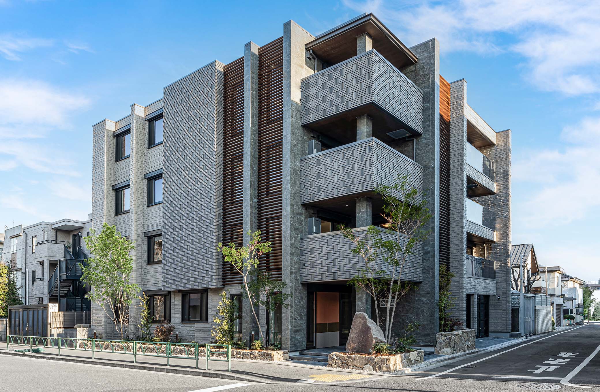 外観/4階建て賃貸住宅