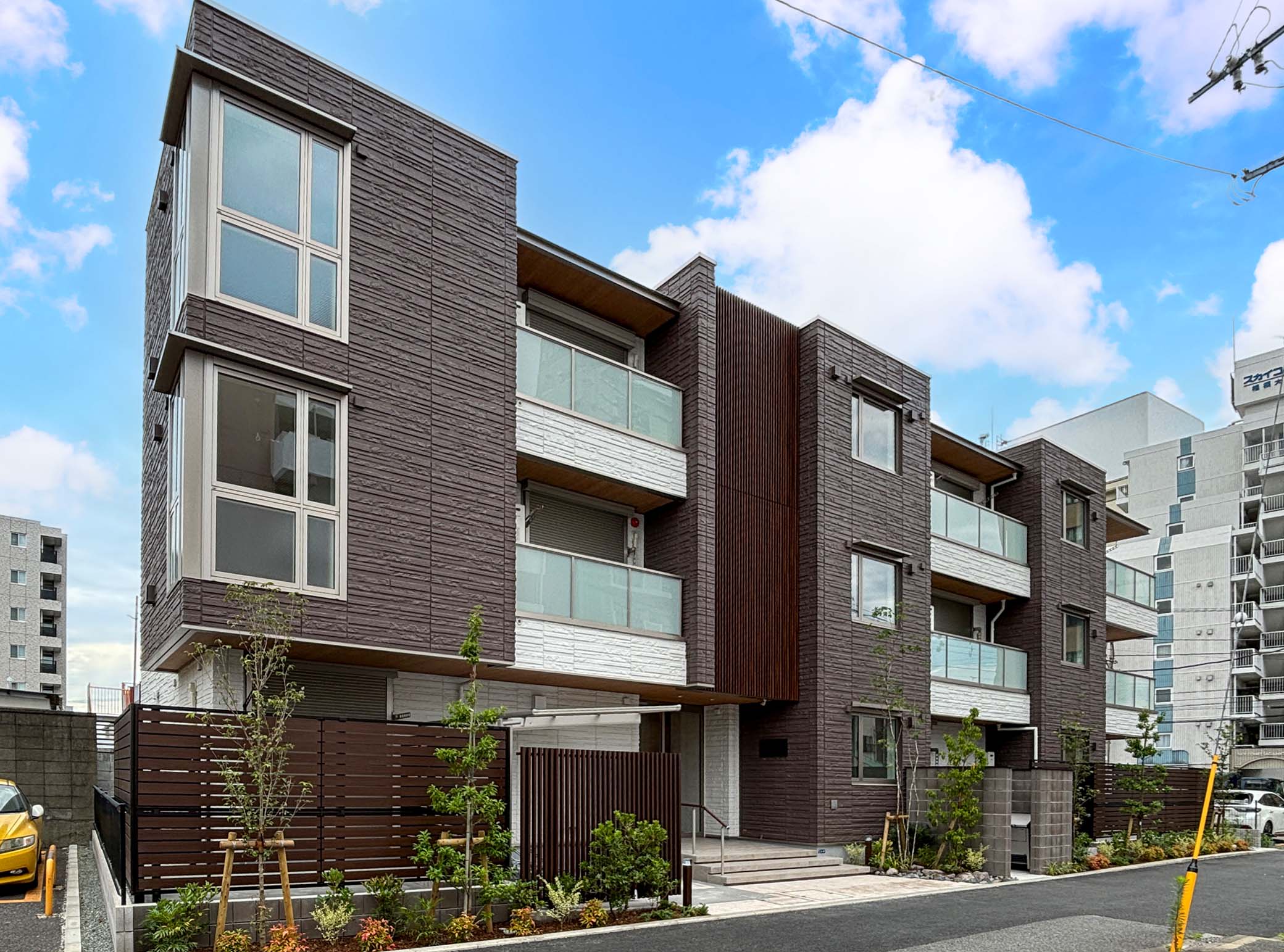 外観/3階建て賃貸住宅