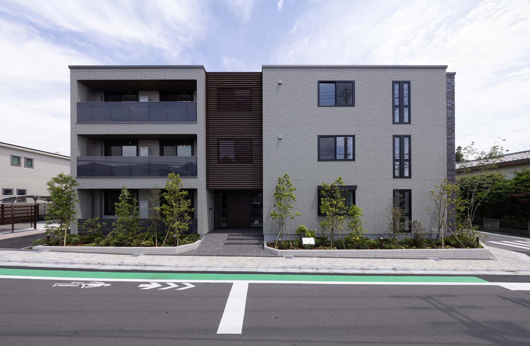 外観/3階建て賃貸住宅