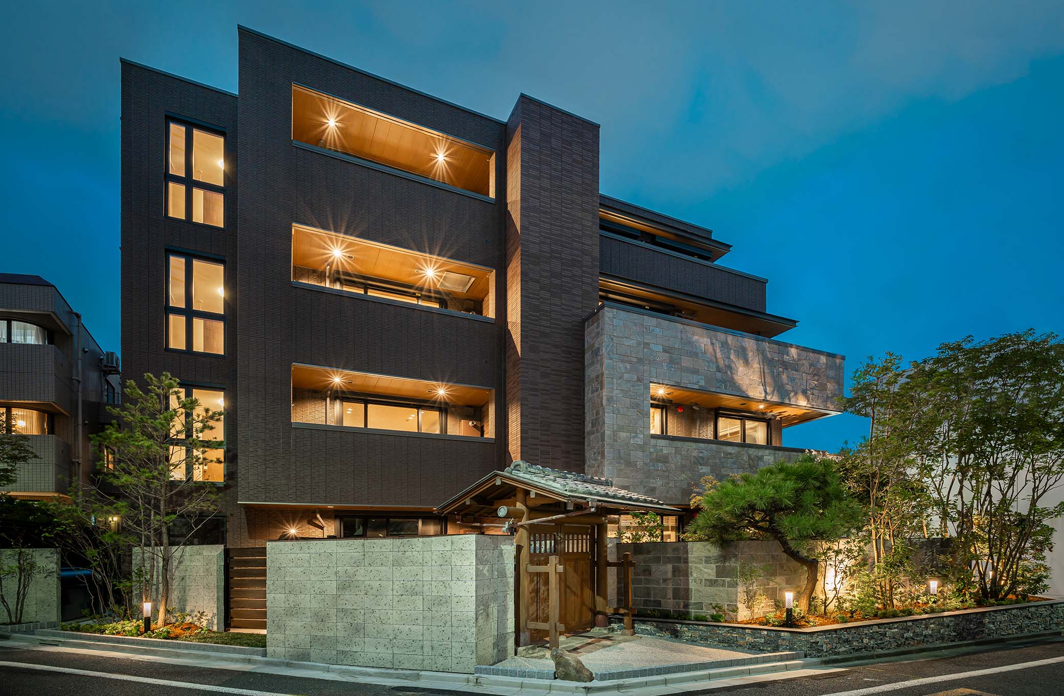 外観／4階建て賃貸住宅