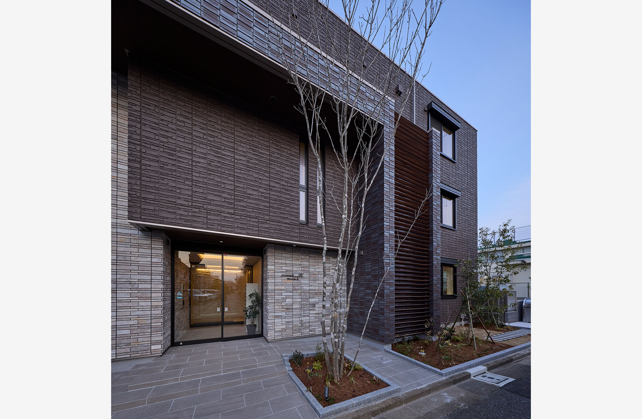 外観/3階建て賃貸住宅