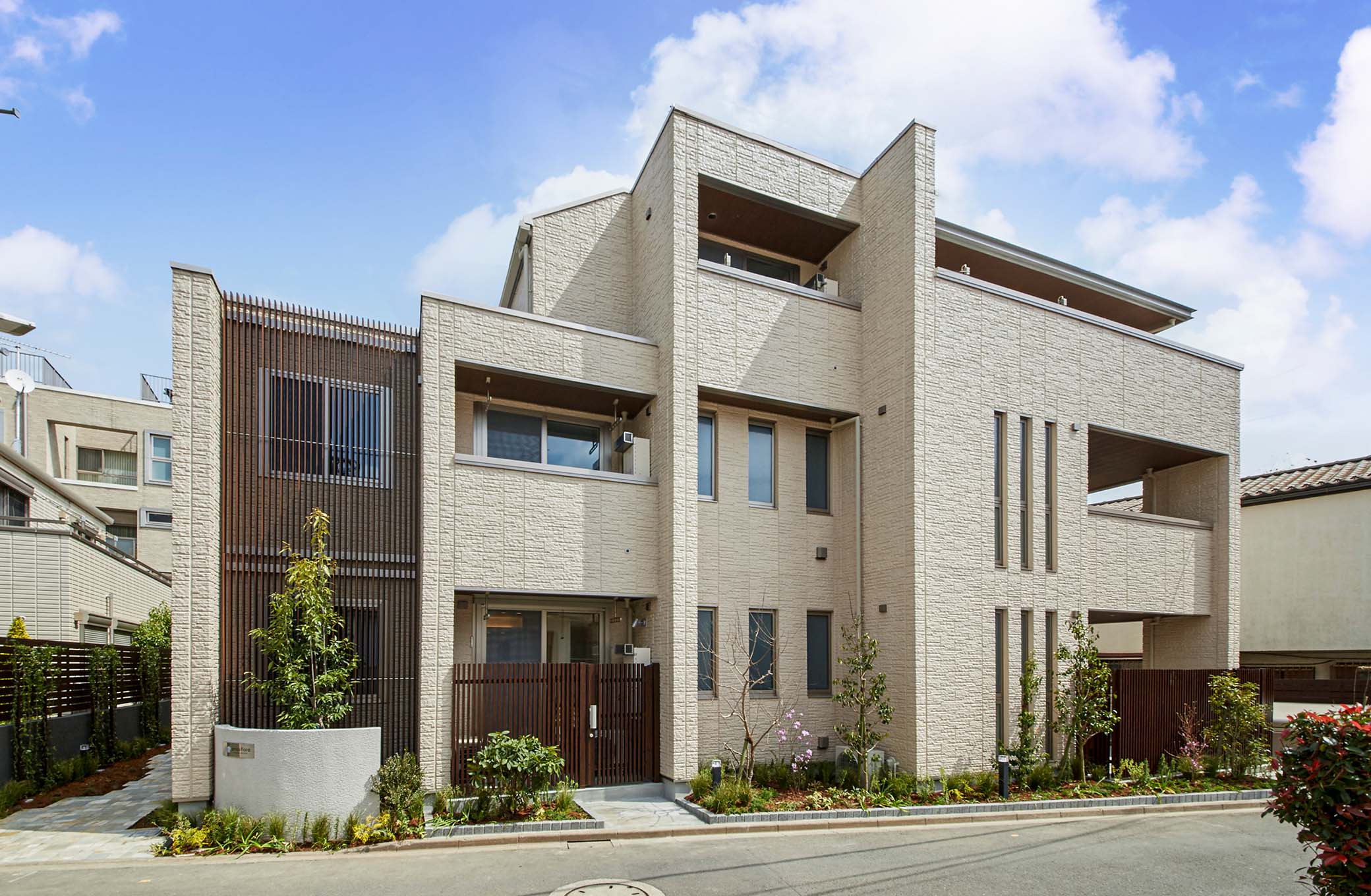 外観/3階建てペット共生賃貸住宅