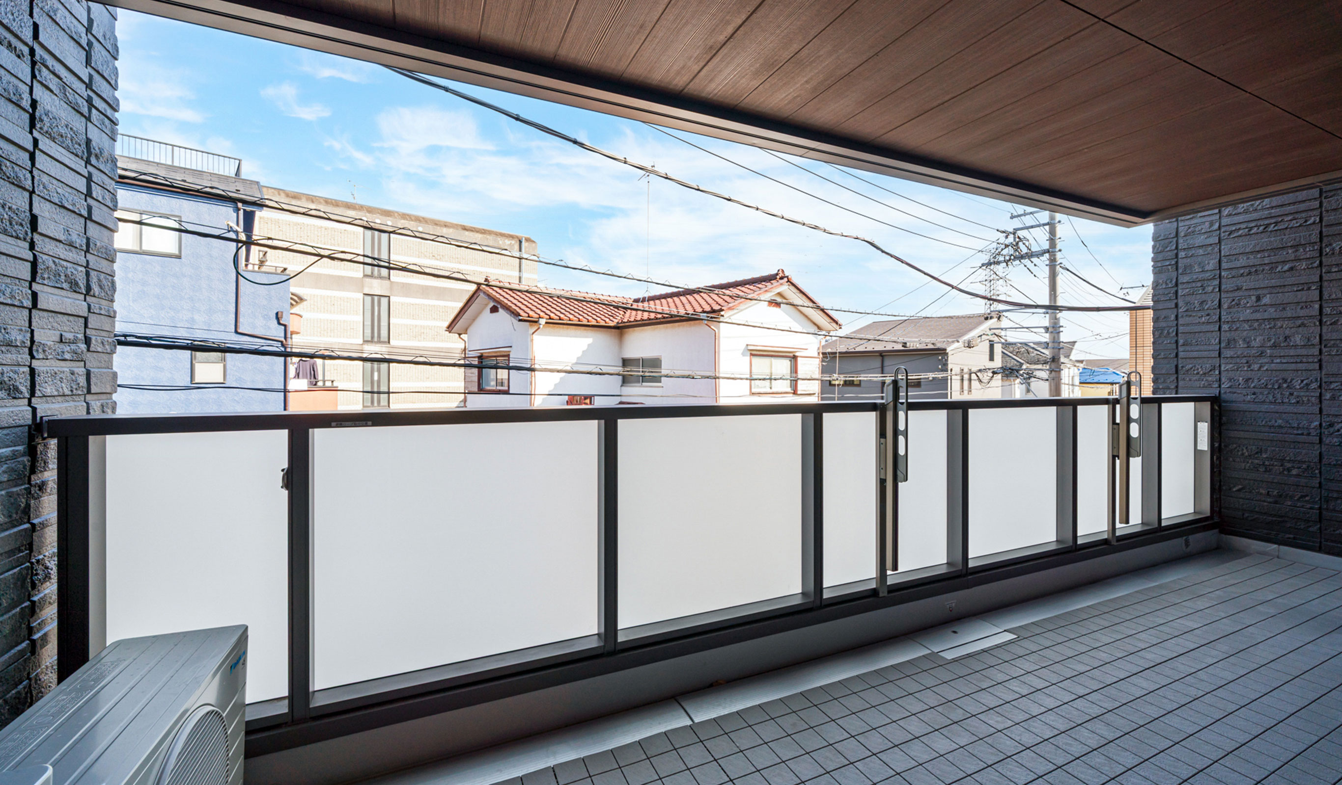 暮らしを外へと広げる奥行きがあるバルコニー