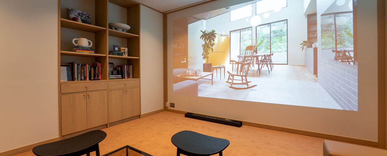 シアタールームやVRを使った相談体験の様子