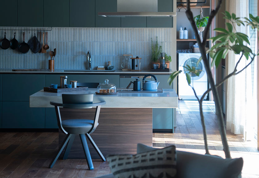 囲炉裏のように囲んで集まる食の「居どころ」