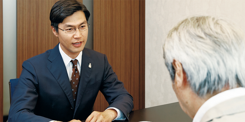 オーナー様とご相談をしているイメージ