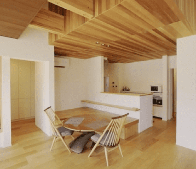 木箱と吹き抜けと<br>サーキュレーション 木造2階建｜可変設計