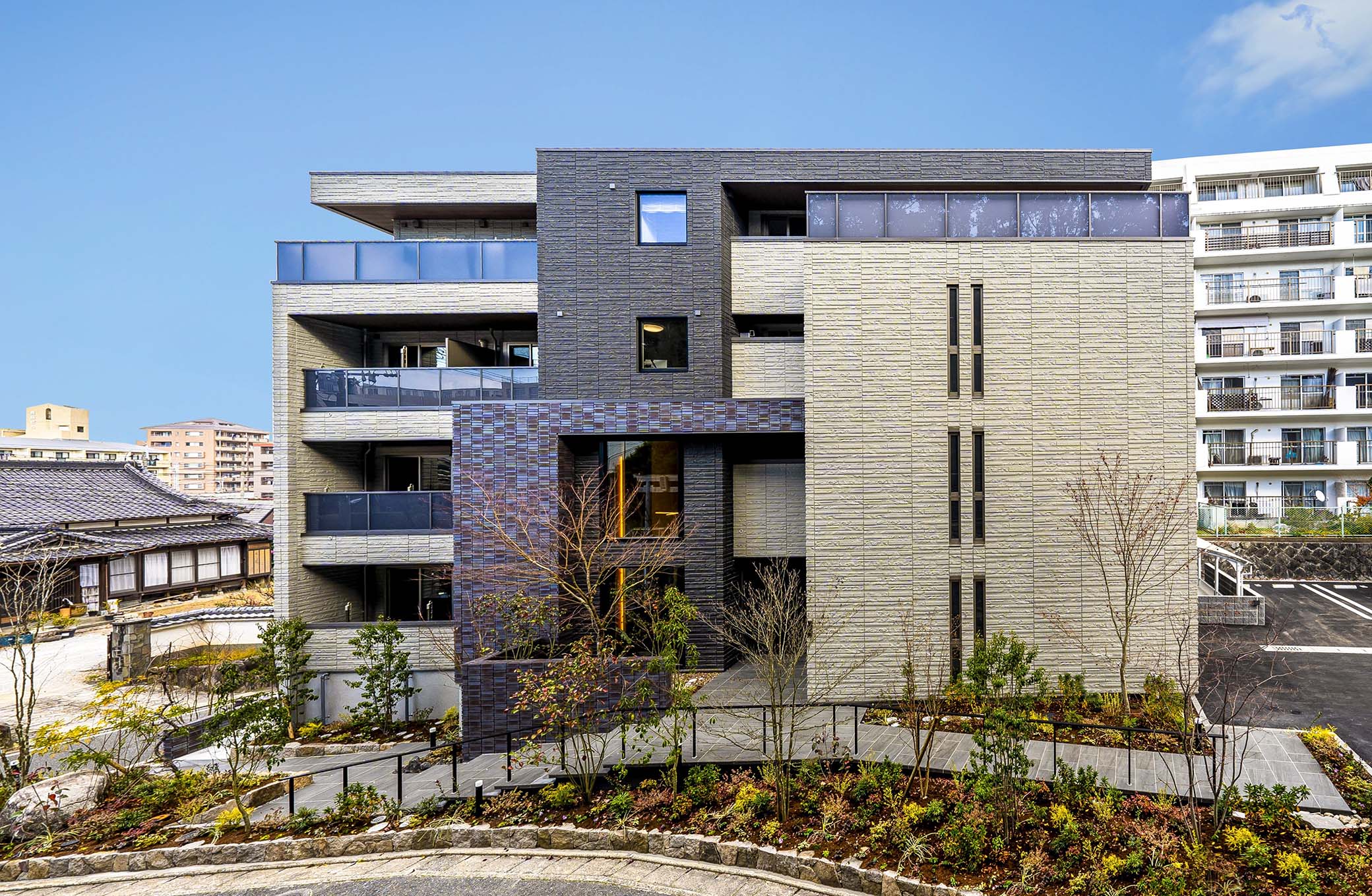 外観/4階建て賃貸住宅