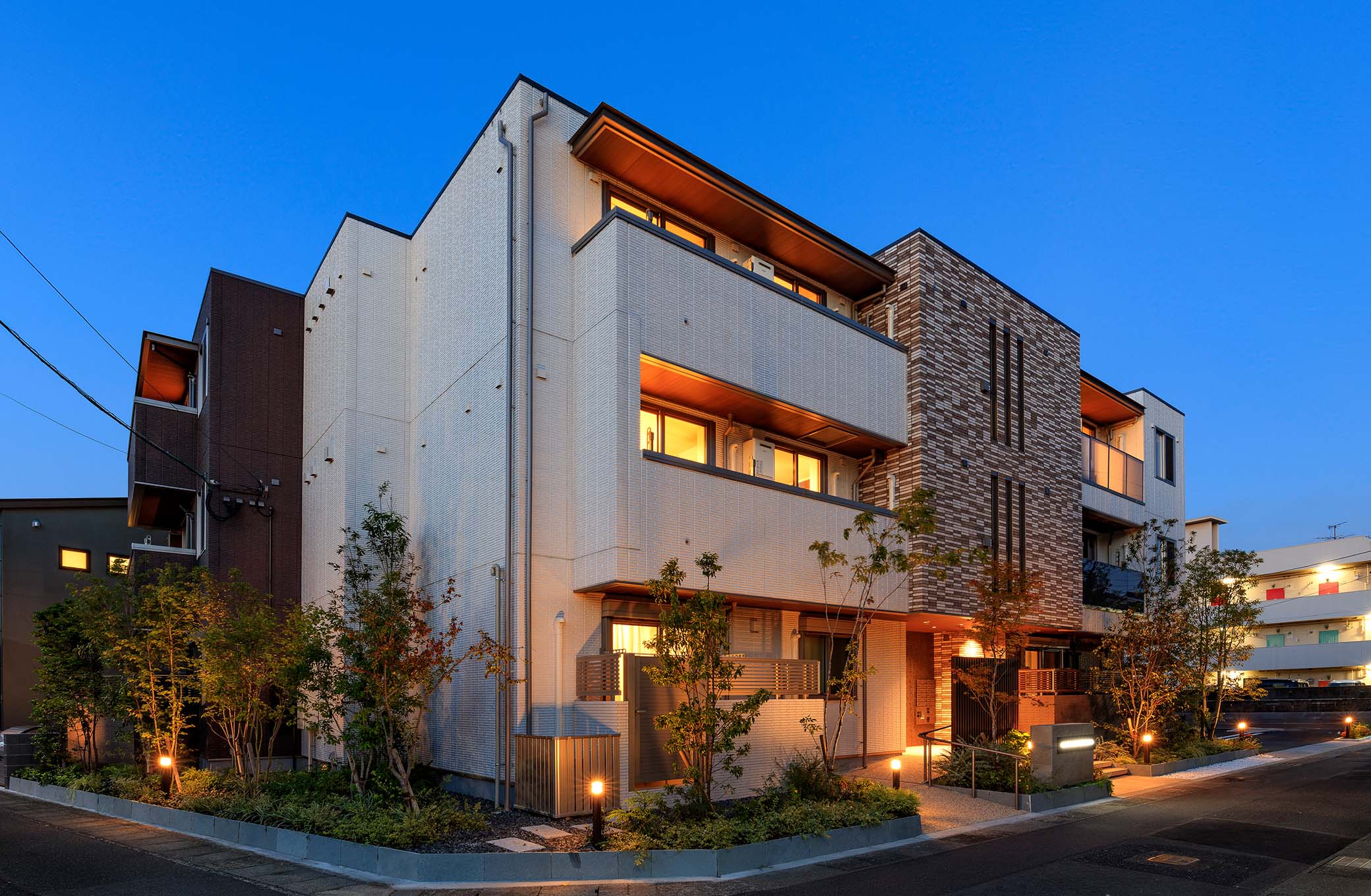 外観/3階建て賃貸住宅