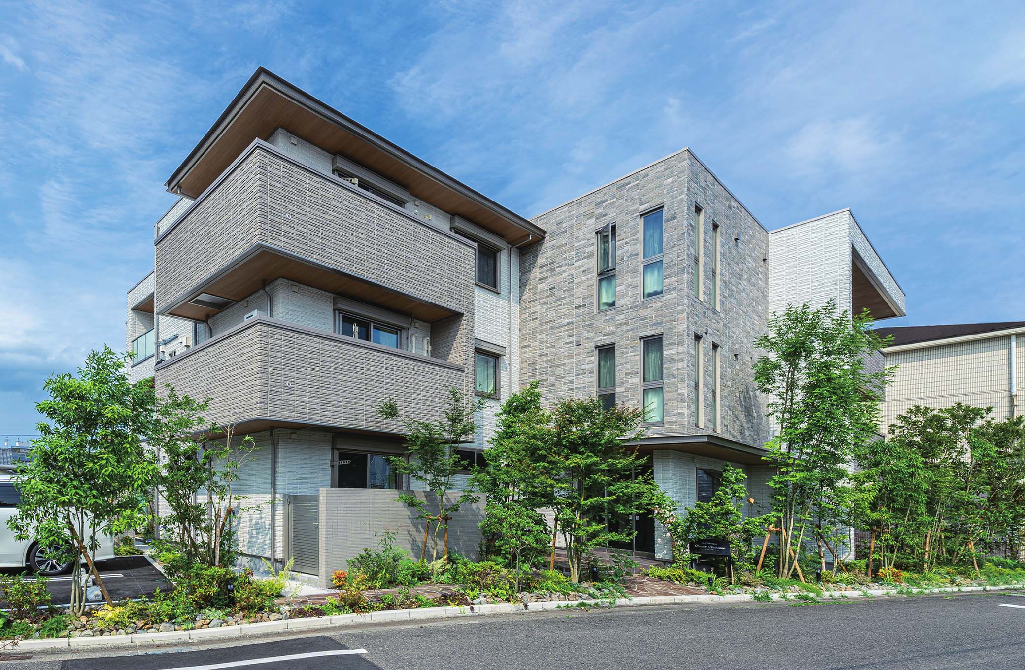 外観/3階建て賃貸住宅